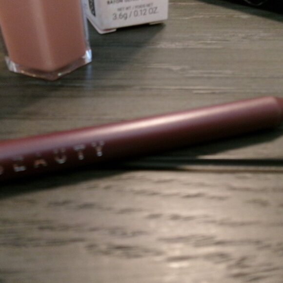 FENTY BEAUTY BUNDLE LIP LINER IN BORED HEAUX & GLOSS BOMB STIX BLAZ'D DONUT - Picture 3 of 8
